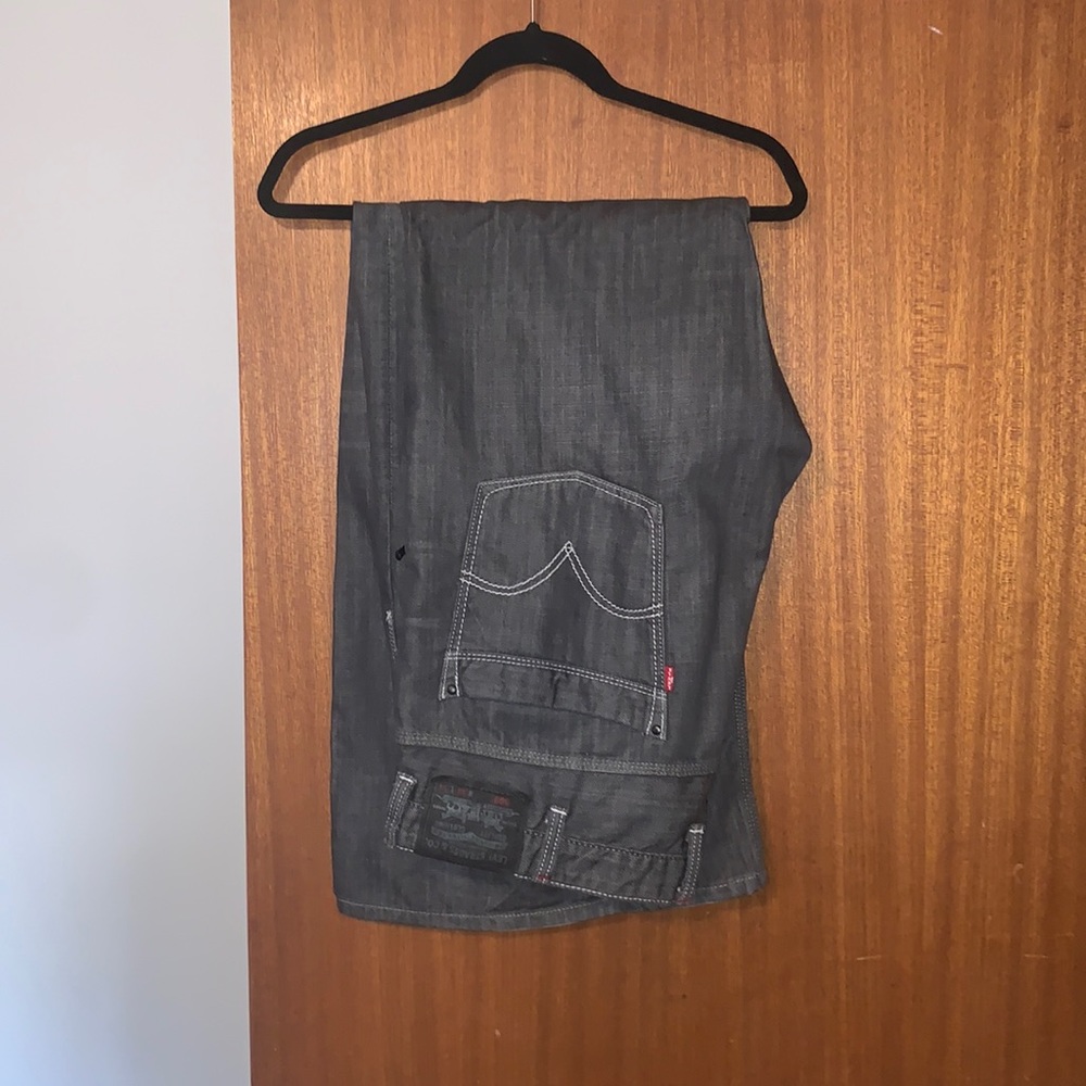 MEN’S GREY LEVIS JEANS